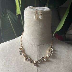 Elegant Pearl and Crystal Necklace Set